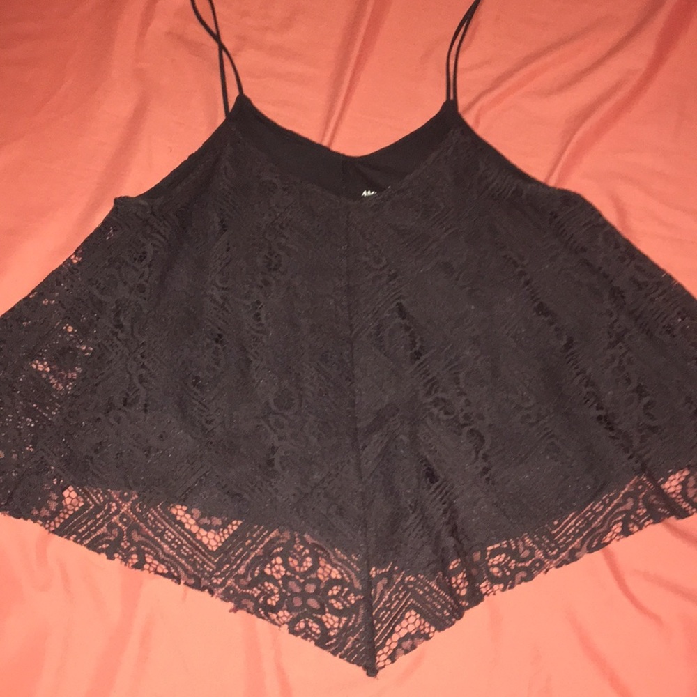 Cropped lace tank top